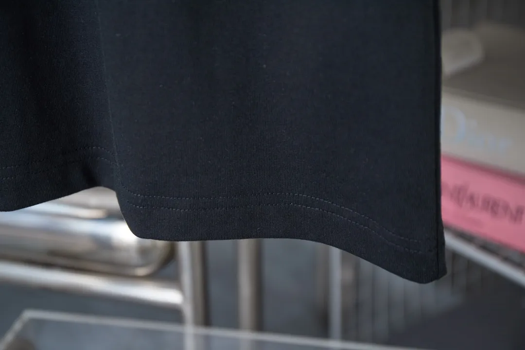 🅿️190 Ch*ome Hearte 25SS Early Spring New Style Crow Heart Sponge Printed Short Sleeves Light Luxury Essential Item for Men and Women’s Daily Commuting Correct Version Welcome to Compare Detailed Features · 320g 100% pure cotton double yarn jersey fabric · Custom dyed in the same vat with special thickened 32 pieces of double-strand 1X1 thread · 3D three-dimensional sponge thick version Crow Heart pattern print · Double needle stitching across seams · Original main mark, washed tag, brand moisture-proof paper packaging Color: black/white Size: S/M/L/XL